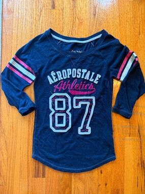Y2K Aeropostale quarter sleeve vintage athletic shirt. Size M